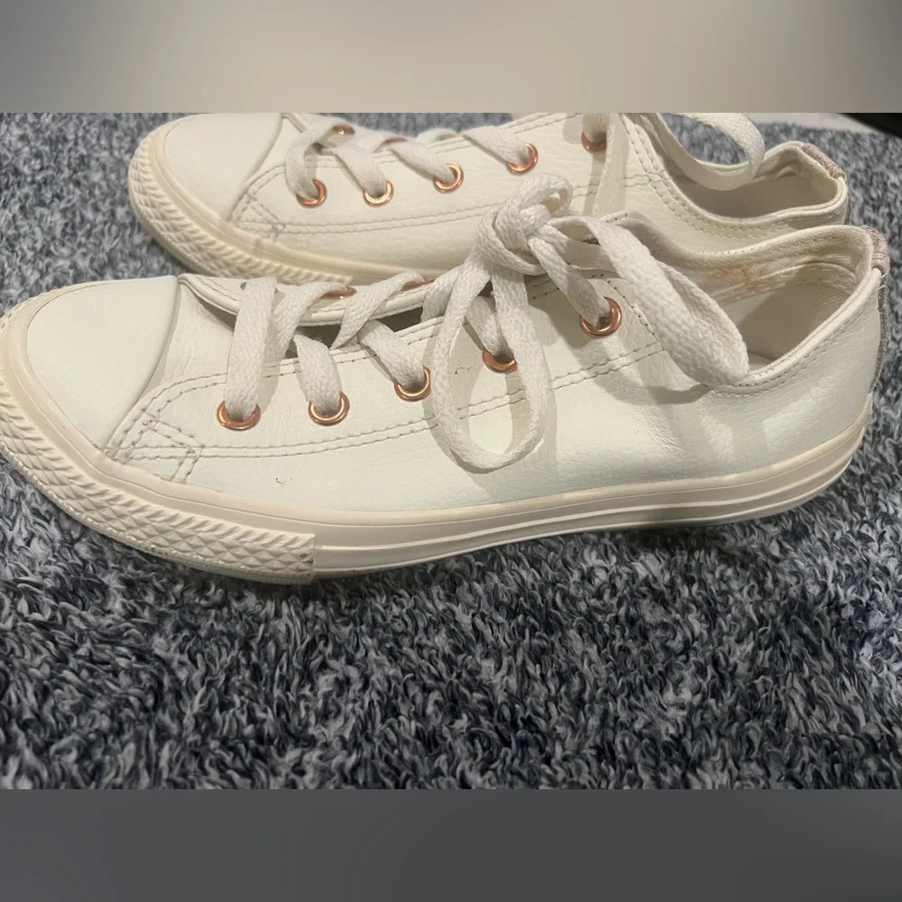 Converse chuck Taylor All Star/ Youth / Sneakers with Gold Accents